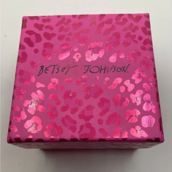 BETSEY JOHNSON SET Crystal Rainbow Necklace & Crystal Heart Earrings in Box NWT - Picture 4 of 4